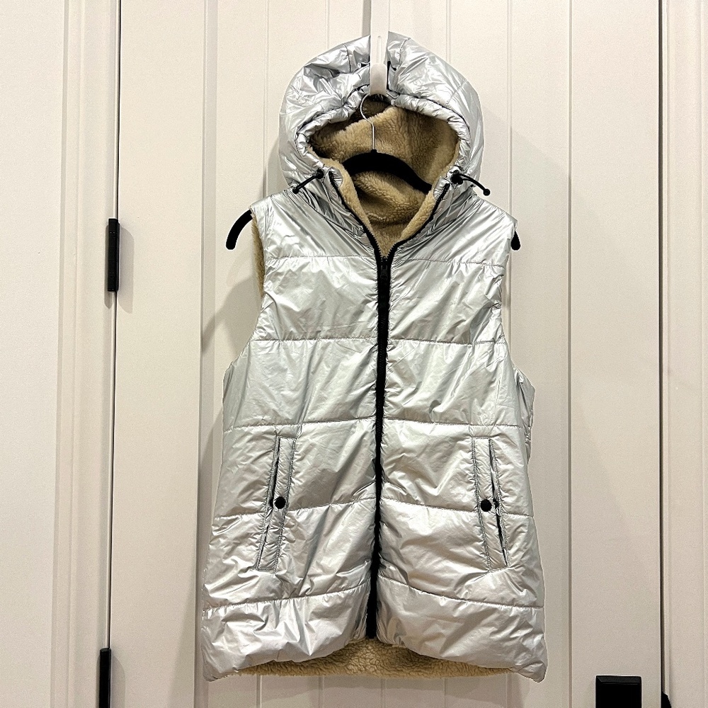 BOGNER REVERSIBLE HOODED VEST, SZ SMALL, SILVER